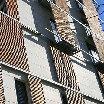 Brise-soleil en bois - . - Tamiluz - pour façade