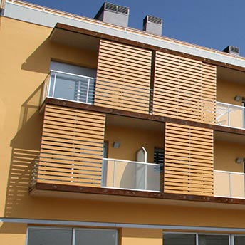 Brise-soleil en bois - Tamiluz - en HPL / pour façade
