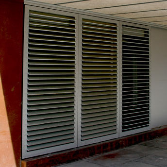 Volet coulissant - Tamiluz - à lames / en aluminium / de porte