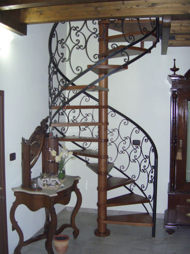 Escalier en colimaçon - ARIETE FL - Ci. Erre Scale - à marches en bois / structure en métal / traditionnel