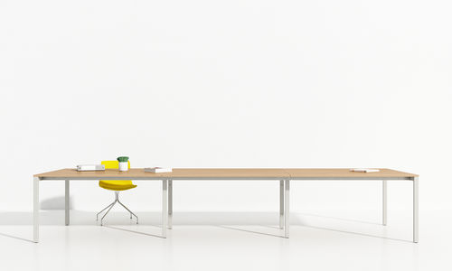 Table de réunion contemporaine - LN - Iduna S.A. - en bois / avec piètement en métal / rectangulaire