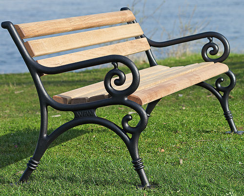 Banc public classique - GEROLSTEIN - Gem. Westeifel Werke GmbH - en bois de feuillus / en fonte / avec dossier