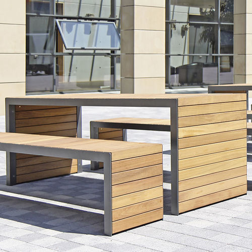 Table de pique-nique contemporaine - Linares - Gem. Westeifel Werke GmbH - en acier galvanisé / en bois de feuillus / avec piètement en acier galvanisé