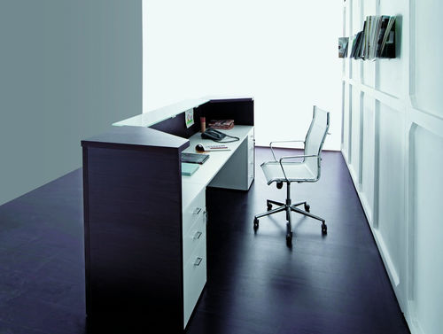 Banque d'accueil d'angle - RECEPTION MIRÓ - NEWFORM Ufficio - en bois laqué / stratifiée