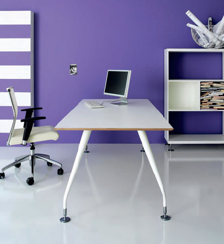 Bureau contemporain - MIRÓ - NEWFORM Ufficio - en bois / 4 pieds / professionnel