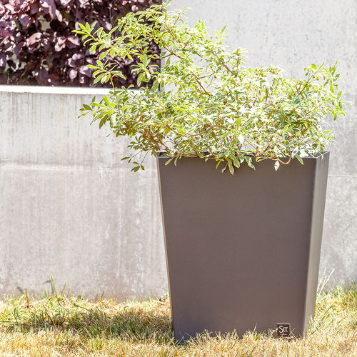 Pot de jardin en fer - SKEW : 614 - SIT Urban Design - trapézoïdal / pour espace public