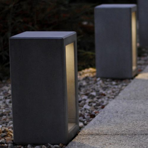 Borne d'éclairage pour espace public - OUTLINE : 535.L - SIT Urban Design - contemporaine / en béton / à LED