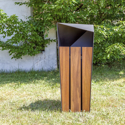 Poubelle publique - SKEW : 612 - SIT Urban Design - en fer / en bois / avec couvercle