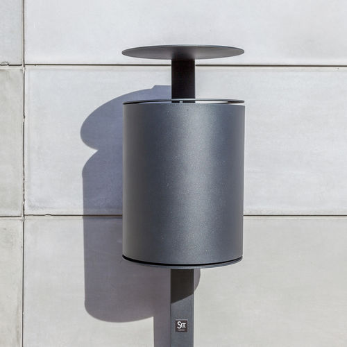 Poubelle publique - BASIC : 340 CY / 340.C CY - SIT Urban Design - sur pied / en fer / avec couvercle