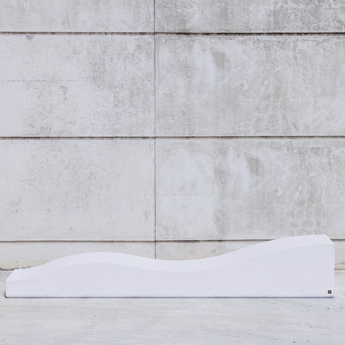 Bain de soleil contemporain - LAY A : 400 - SIT Urban Design - en béton / professionnel