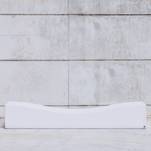 Banc public contemporain - LAY B : 401 - SIT Urban Design - en béton / modulaire / professionnel