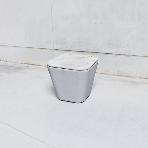 Tabouret design minimaliste - SMOOTH: 593.S - SIT Urban Design - en béton / piètement central / pour espace public