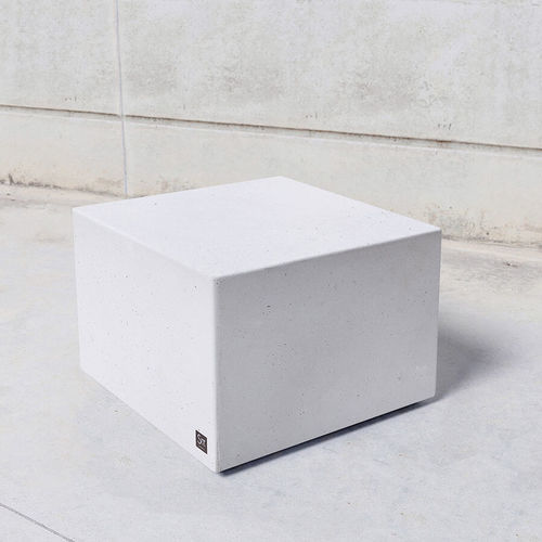 Banc public contemporain - Cubic 109 - SIT Urban Design - en béton / en fibre de verre / sans dossier