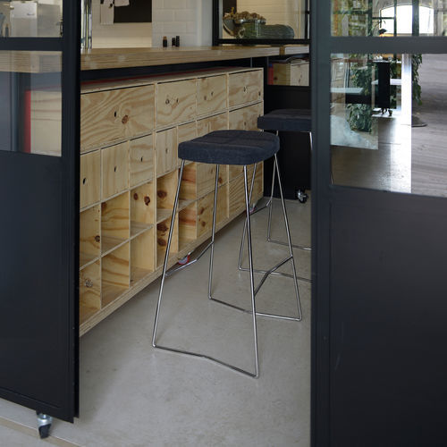 Tabouret de bar contemporain - OSVALDO - Quinti. - en tissu / avec piètement en métal / 4 pieds