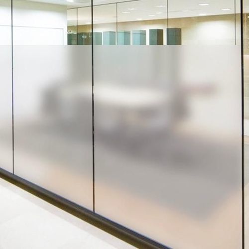 Film décoratif pour applications sur verre - Mat Silver - SolarScreen International - PVC / adhésif / effet verre dépoli