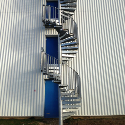 Escalier en colimaçon - BARO - JK TECHNIC - à marches en métal / structure en acier / résidentiel