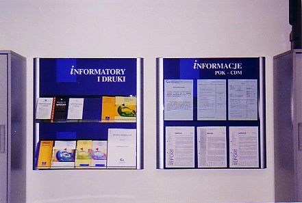 Panneau d'affichage mural - PEKAO SA BANK - Ryszardmanczak - d'intérieur / en métal