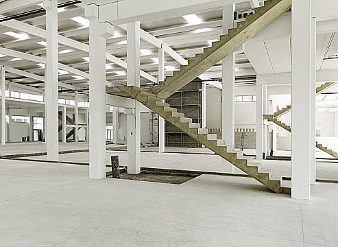 Escalier demi-tournant - Planas - à marches en béton / structure en béton / technique