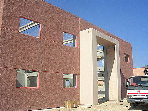 Auvent d'entrée - Planas - structure en béton / plat / contemporain