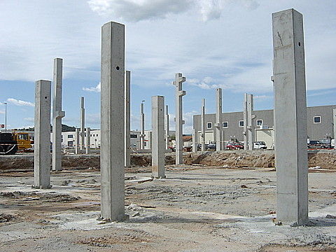Poteau préfabriqué en béton armé - Planas