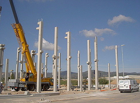Poteau préfabriqué en béton armé - Planas - à console