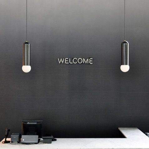 Papier peint contemporain - OBSIDIAN - CALICO WALLPAPER - uni / fait main / ignifuge