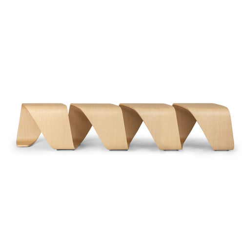 Banc public design original - DNA - True Design srl - en chêne / en hêtre / en contreplaqué