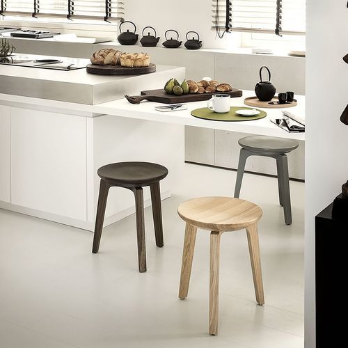 Tabouret classique - TOD - True Design srl - en chêne / en bois massif / avec piètement en bois
