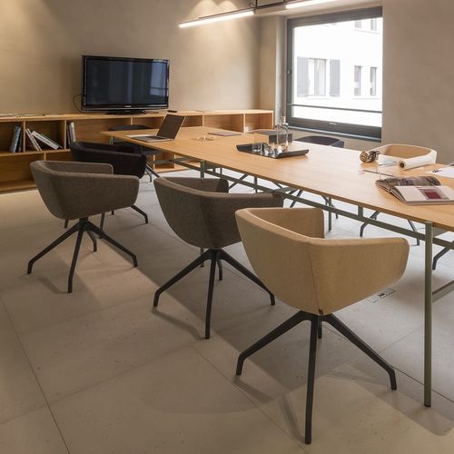 Table contemporaine - BLADE - True Design srl - en bois massif / en MDF / avec piètement en acier