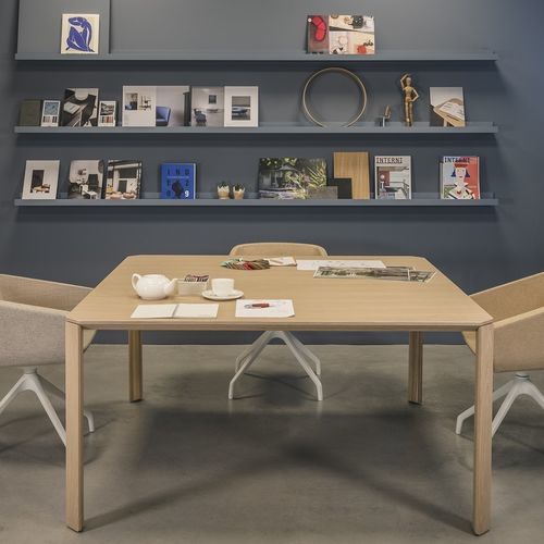 Table de réunion contemporaine - ERMETE - True Design srl - en bouleau / en stratifié / avec piètement en bois massif