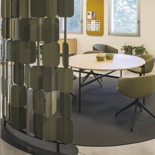 Séparateur de bureau auto-portant - PATCH - True Design srl - suspendu / en tissu / en acier