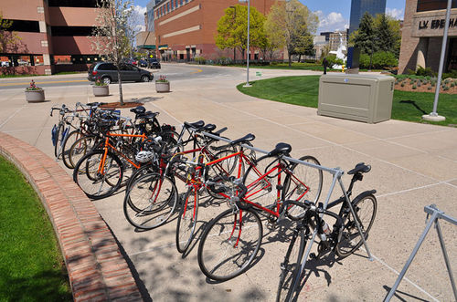 Range-vélo au sol - CHECK™ - CycleSafe - pour espace public / en métal / professionnel