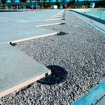 Plot pour plancher technique en polypropylène - IMPERTEK Srl - en PVC / autolissant / d'extérieur