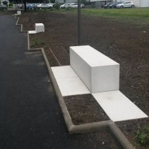 Banc public contemporain - ROUBAIX - ALKERN - en béton