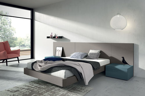 Lit double - LISO - Lagrama - contemporain / avec tête de lit / en bois