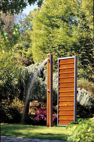 Douche de jardin en bois - PISCINELLE