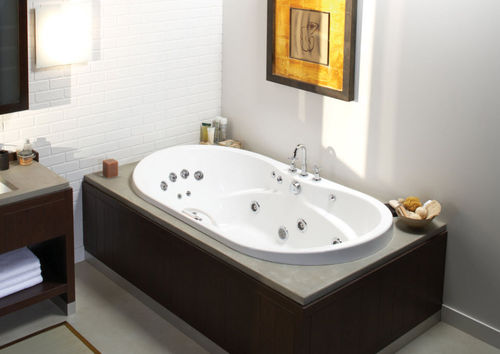 Baignoire ovale - LIVING - MAAX bathroom - en acrylique / balnéo / blanche