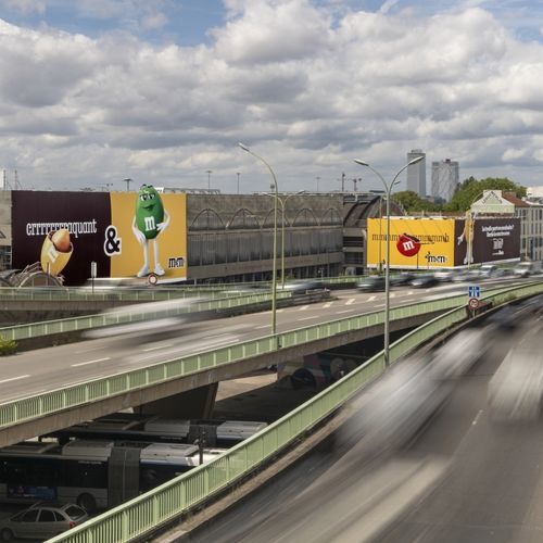 Affiche publicitaire pour façade d'immeuble - JCDecaux - Mobilier Urbain