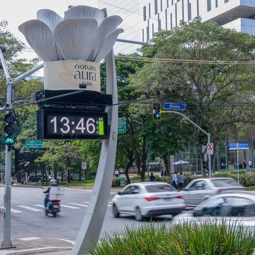 Panneau signalétique au sol - JCDecaux - Mobilier Urbain - en métal / numérique / intelligent