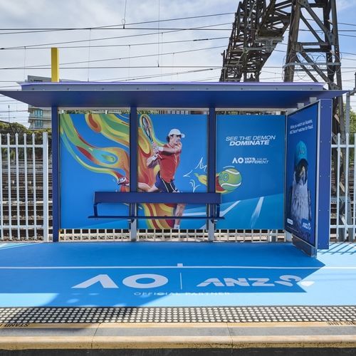 Abribus en acier galvanisé - JCDecaux - Mobilier Urbain - avec banc / LED / toit en tôle d'acier galvanisé