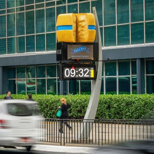 Totem signalétique - JCDecaux - Mobilier Urbain - à LED / numérique / éclairé