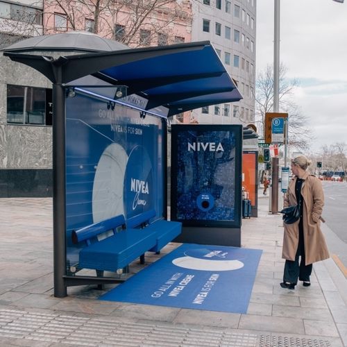 Abribus en métal - JCDecaux - Mobilier Urbain - intelligent / avec banc / LED