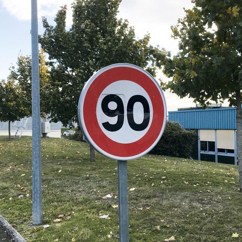 Panneau de signalisation routière sur pied - SÉCUSPEED - Aximum