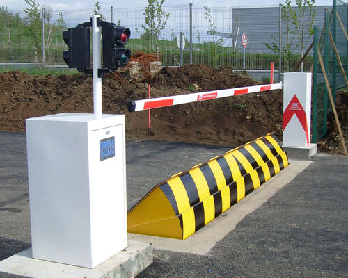 Obstacle escamotable road-blocker - VL & PL - Frontier Pitts France - haute résistance / encastrable