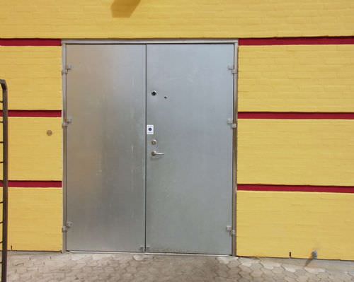 Porte industrielle battante - MH0502I - DAN-doors - en acier inoxydable / isolante / pour l'industrie agroalimentaire