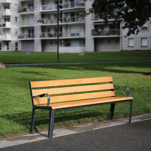 Banc public contemporain - SYMBIOS - HUSSON INTERNATIONAL - en bois de feuillus / en acier / en plastique recyclé