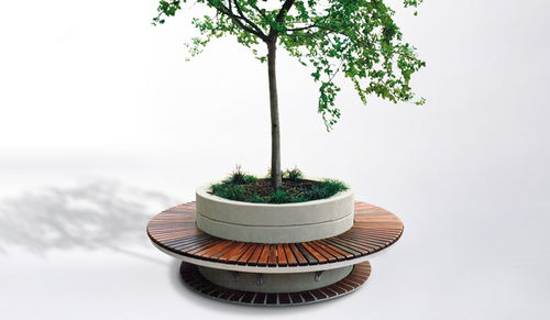 Banc public contemporain - BS15CR CANTILEVERED - botton & gardiner urban furniture - en bois / en fonte d'aluminium / avec jardinière intégrée