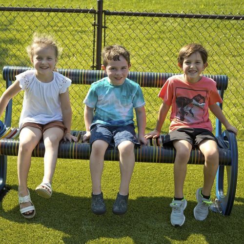 Banc public contemporain - Kaleidoscope - Design 3684 - LANDSCAPE STRUCTURES - en plastique recyclé / avec dossier / sans dossier
