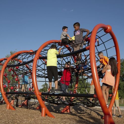 Structure de jeu pour aire de jeux - The Greenline at Brooks - LANDSCAPE STRUCTURES - en acier à revêtement par poudre / en polyéthylène / en plastique recyclé