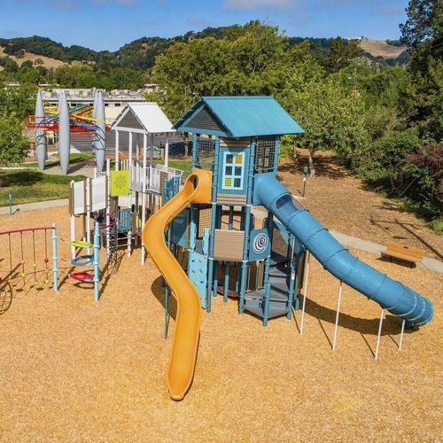 Structure de jeu pour aire de jeux - Playground Fantastico - LANDSCAPE STRUCTURES - en acier à revêtement par poudre / en polyéthylène / en plastique recyclé